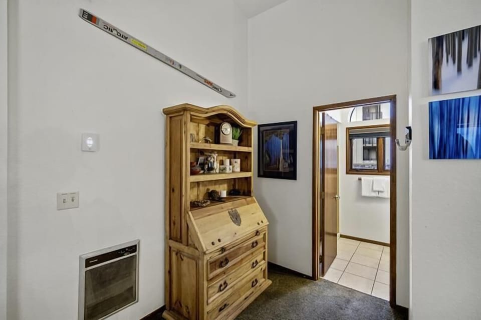 Full bathroom off living area
