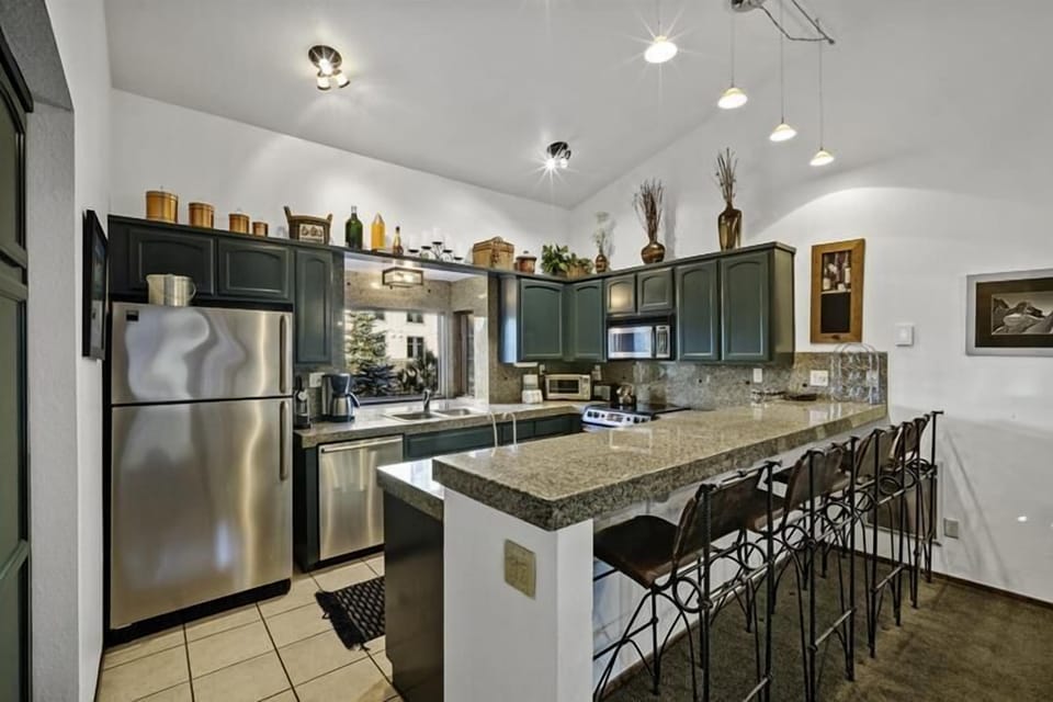Fully equipped kitchen, all you need for eating in