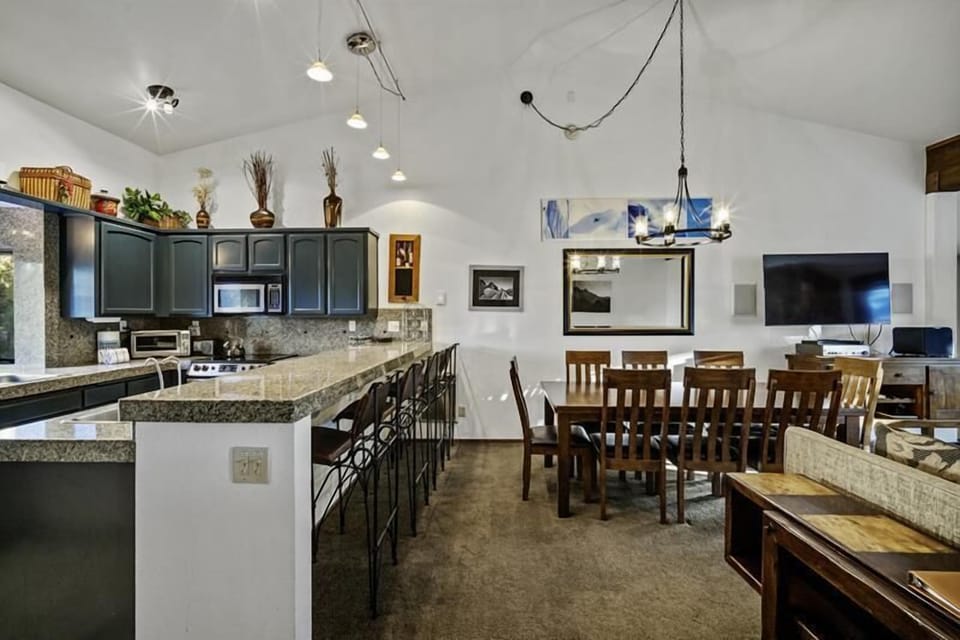 Beautiful kitchen, large dining table