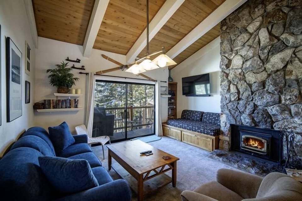 Cozy up to the fire in this mountain get away