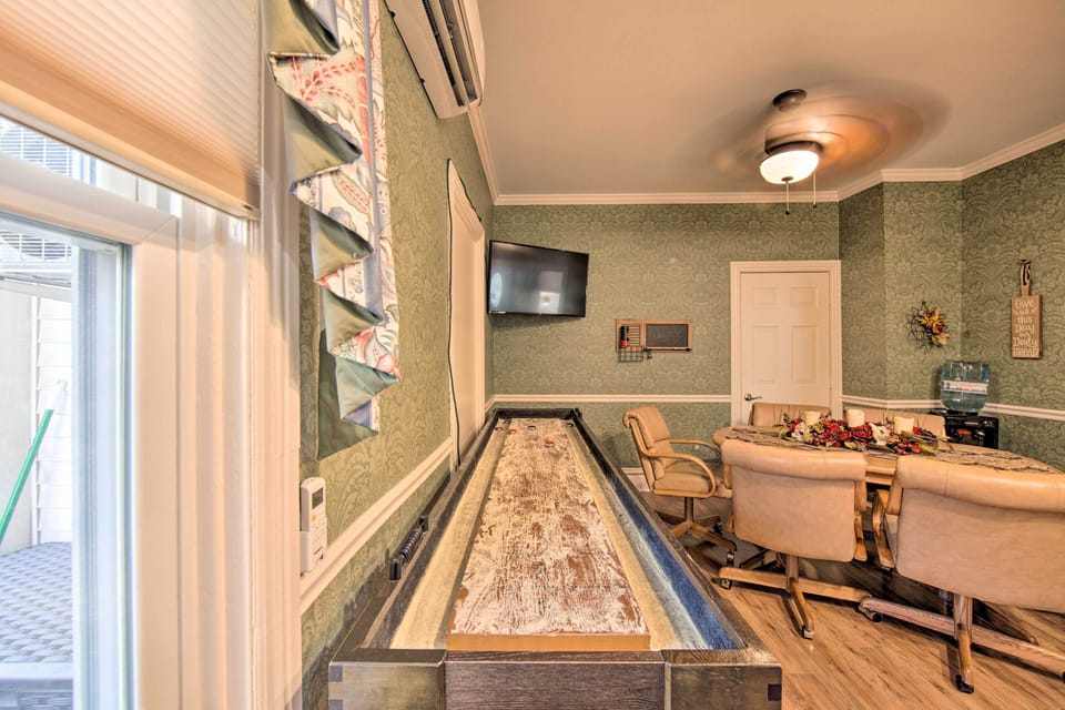 Game Area | Shuffle Board | Board Games | Breakfast Bar | Piano | 1st Floor