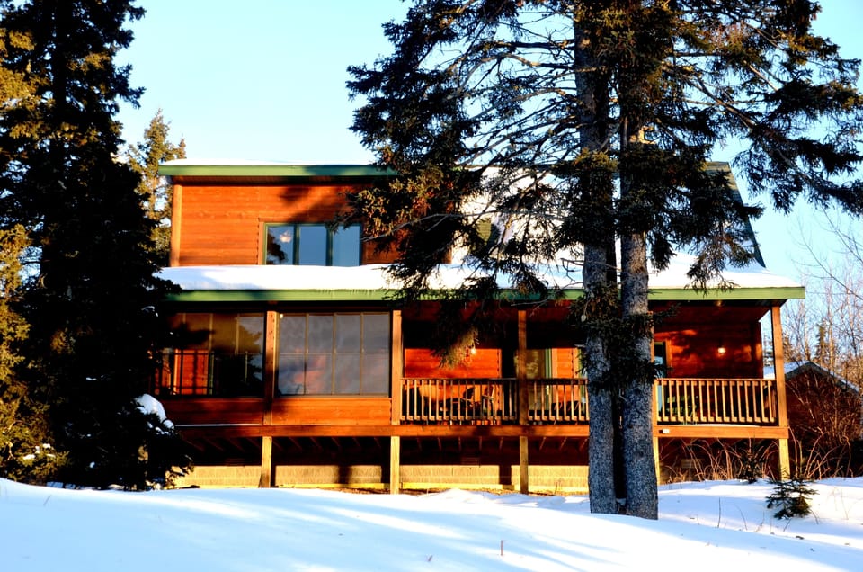 Prime Lutsen location 1 mile to the ski hills, 1/2 a mile to Lake Superior!
