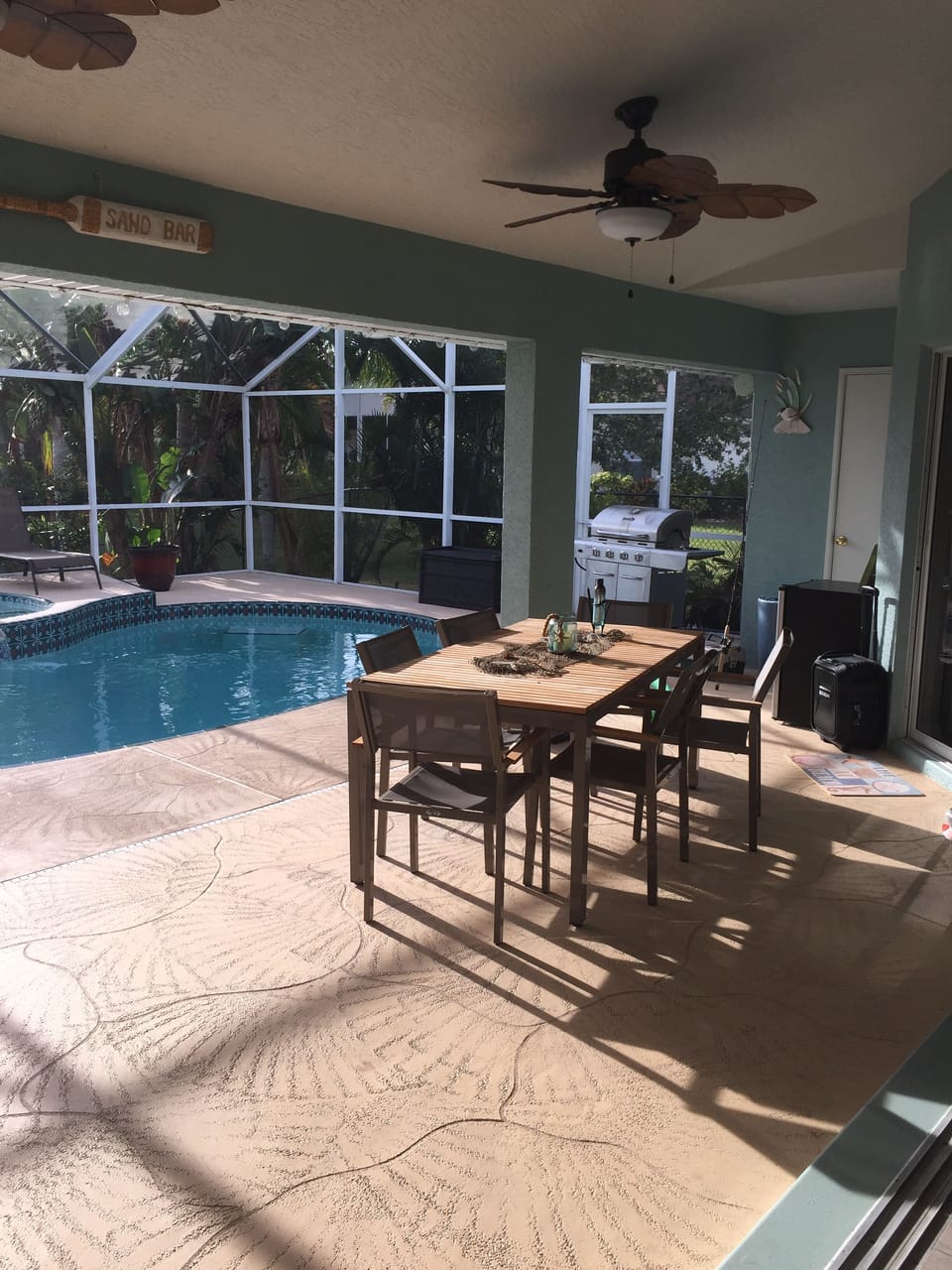 Covered outdoor area and outdoor eating area