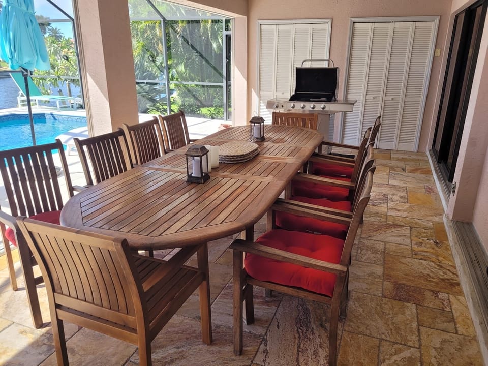 Outdoor dining