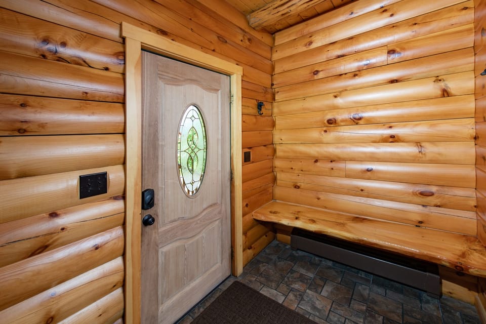 Entry Mud Room Great For Taking Off Ski Boots And Hiking