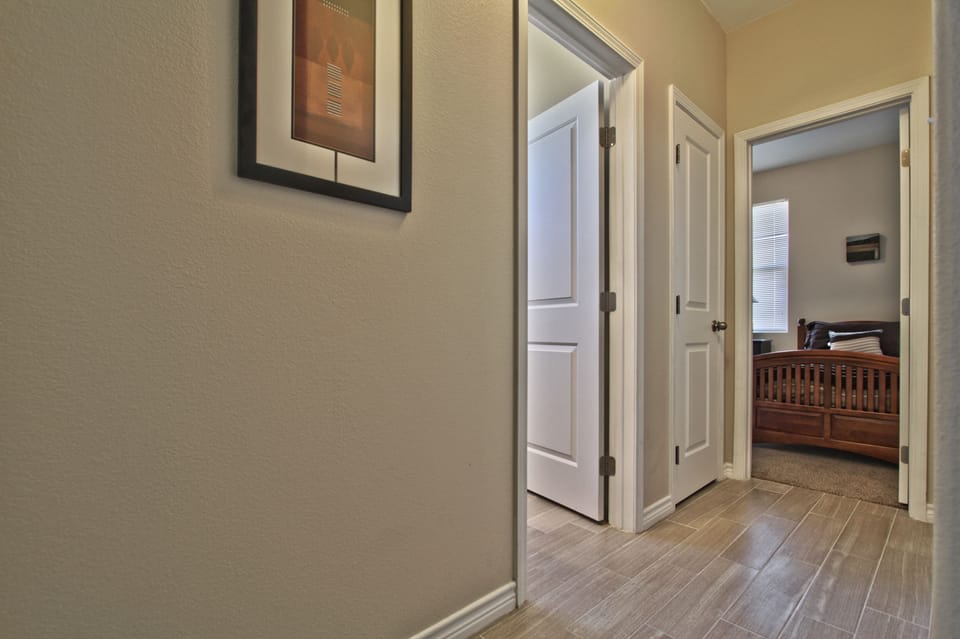 Hallway to bathroom and bedroom 3