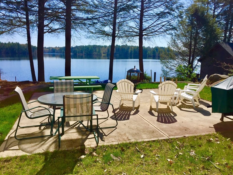 outdoor living (firepit, grill, picnic table, deck table).
