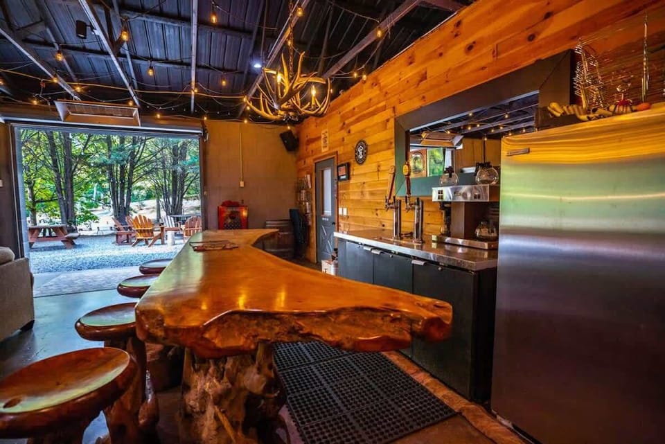 The Lodge Bar - BYOB