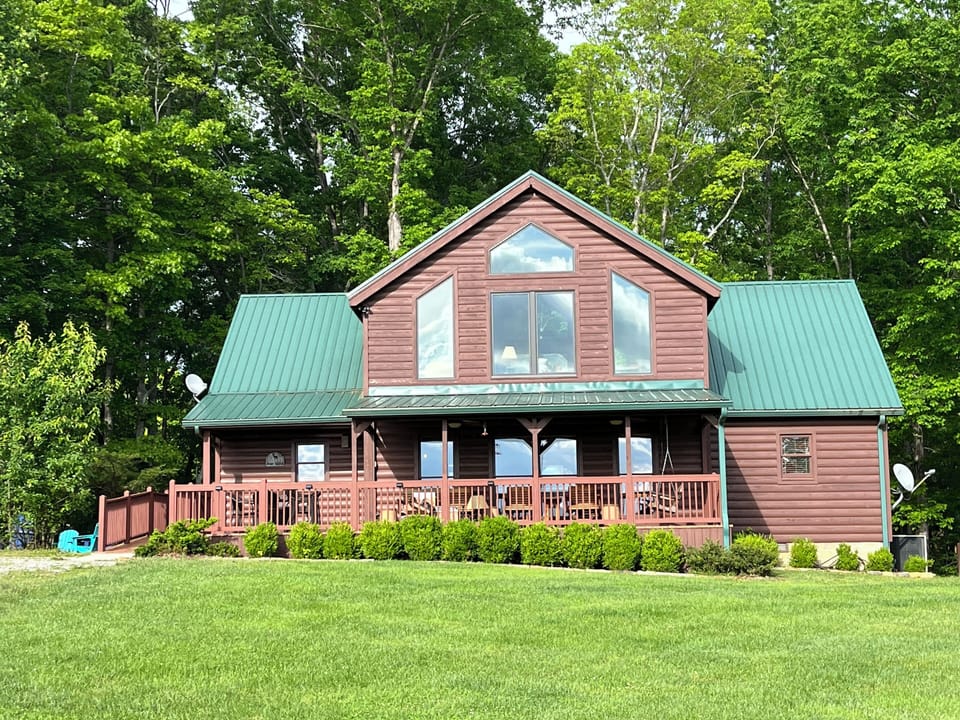 Enjoyment for all at Deerwatch Cabin.