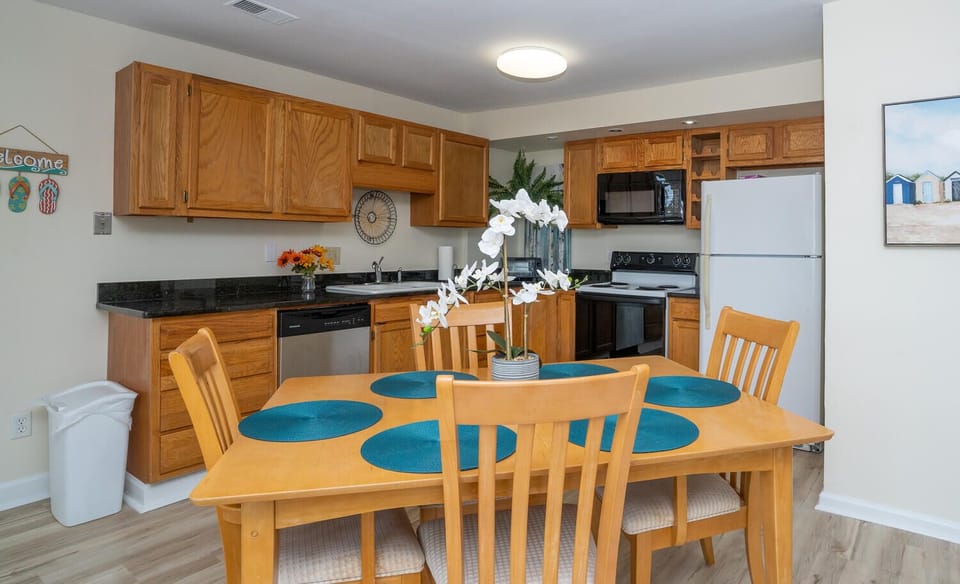 Kitchen, dining area