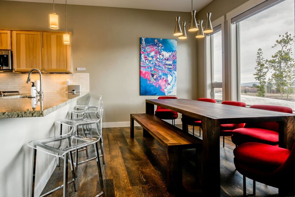 Seating for eight at the dining room table and four at the breakfast bar