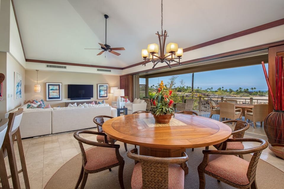 Spacious Upper Level with Views 