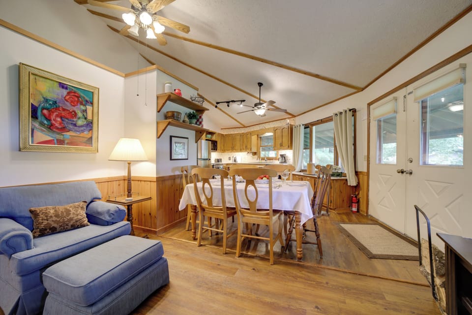 Dining Area | Dishware & Flatware Provided