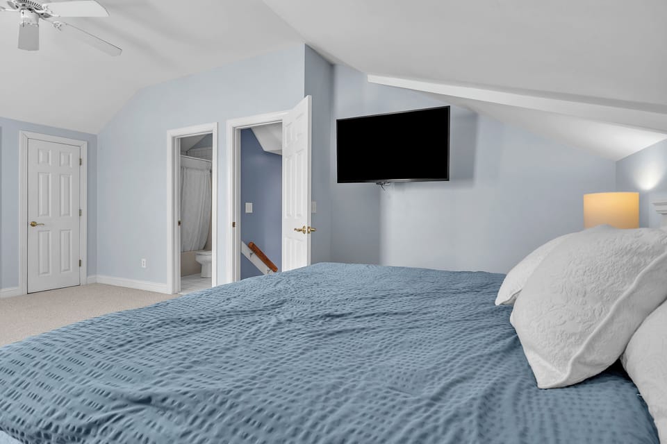 Bedroom 4 Top Floor King