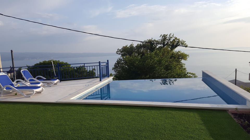 POOL AND SUNBATHING AREA