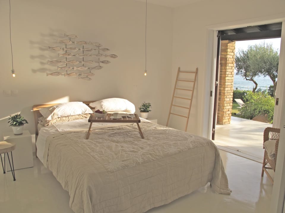 Bedroom garden & beach view