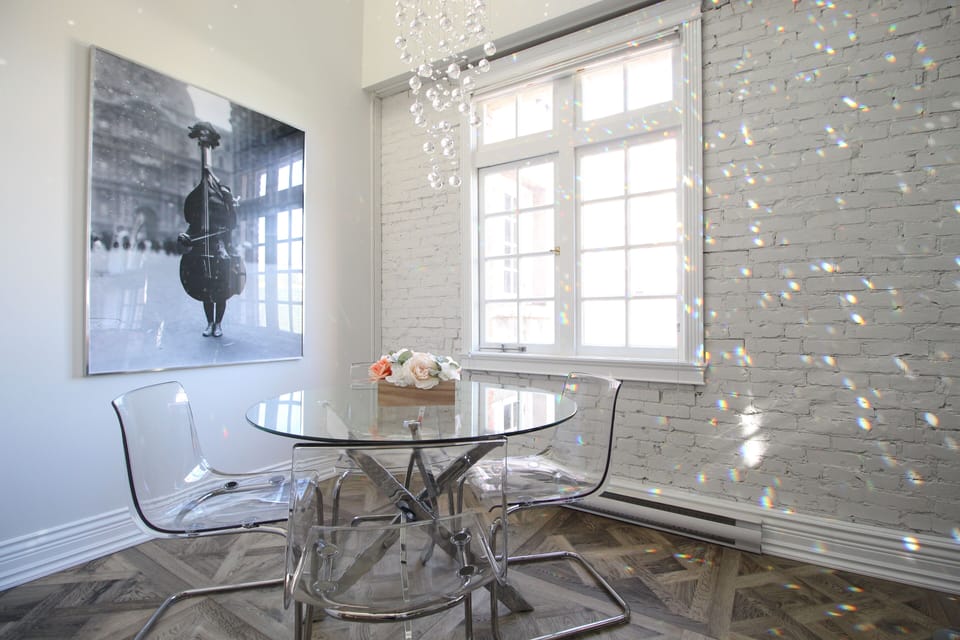 Entrance level - Dining area, decorative artwork