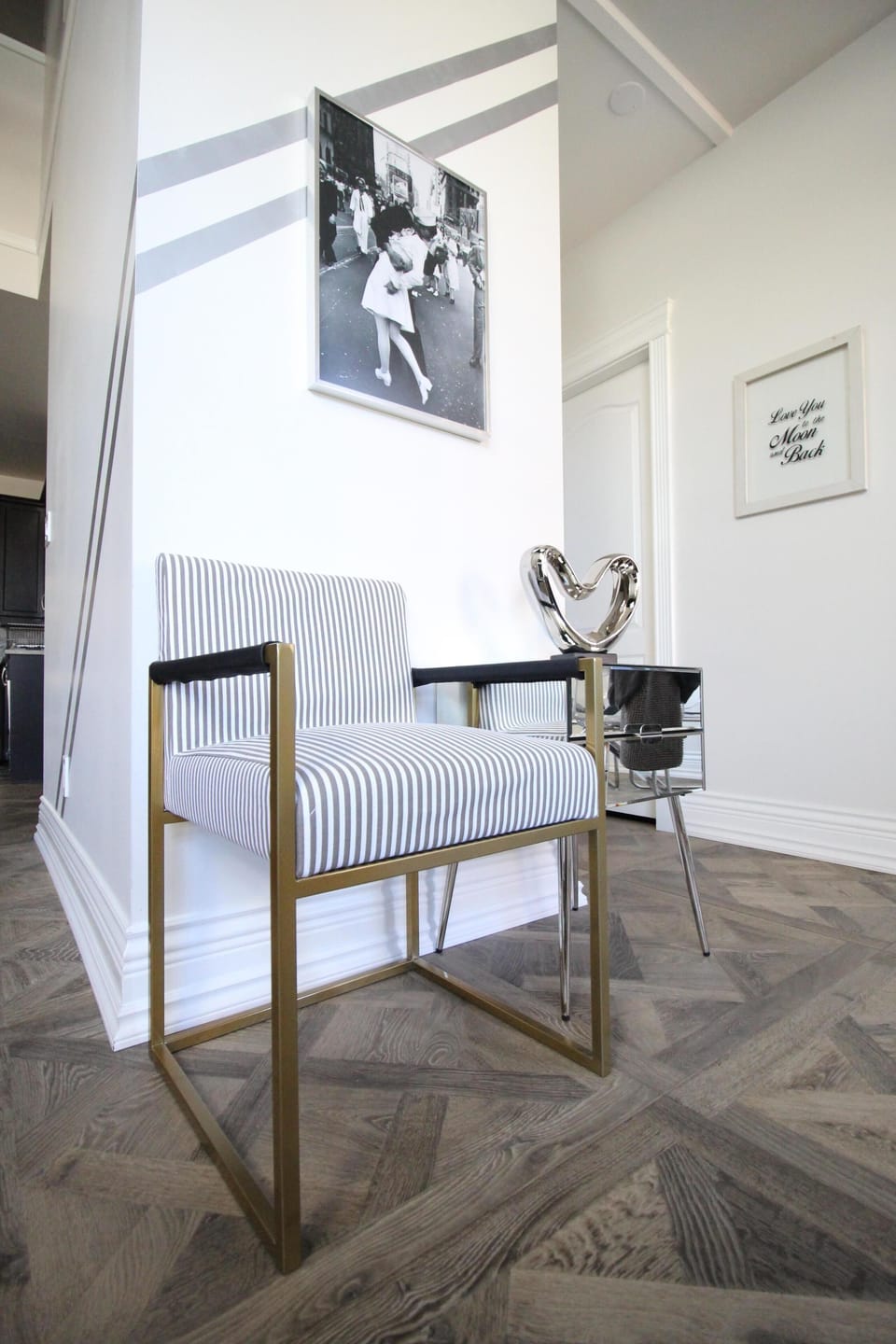 Entrance level - Additional side chair