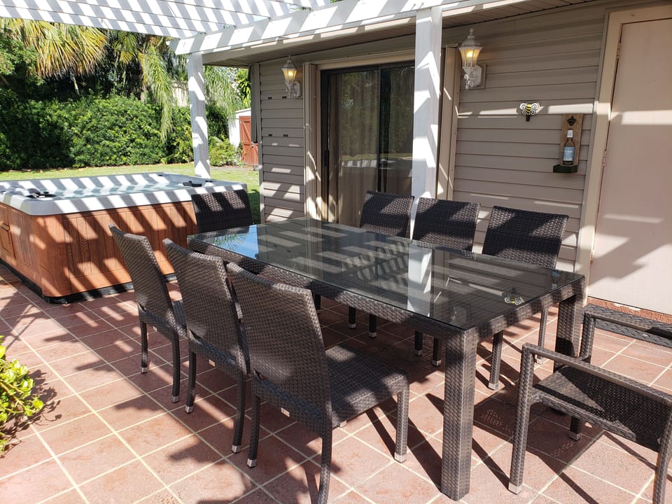 Outdoor dining