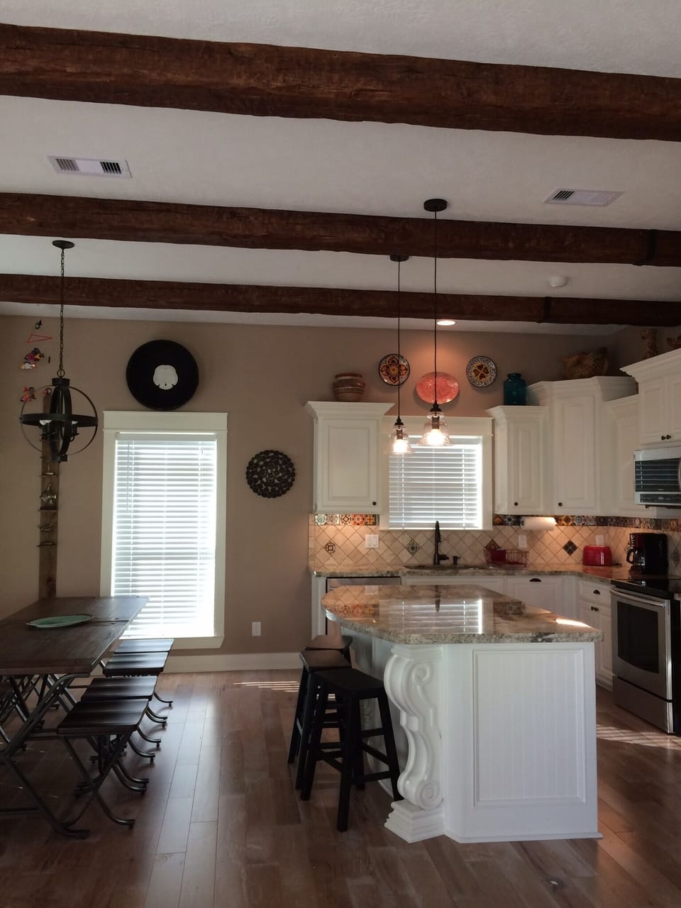 Kitchen/ Dining area