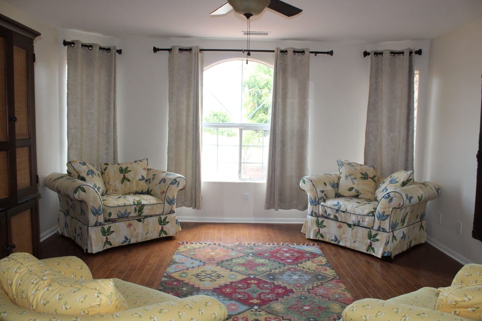 Master Bedroom Sitting Area