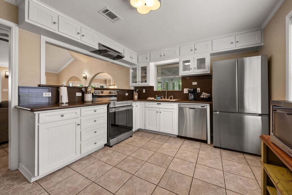 Fully-equipped kitchen