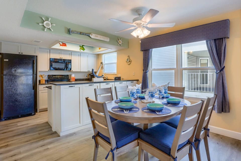 Updated, Open Concept Dining Area with Seating for 6