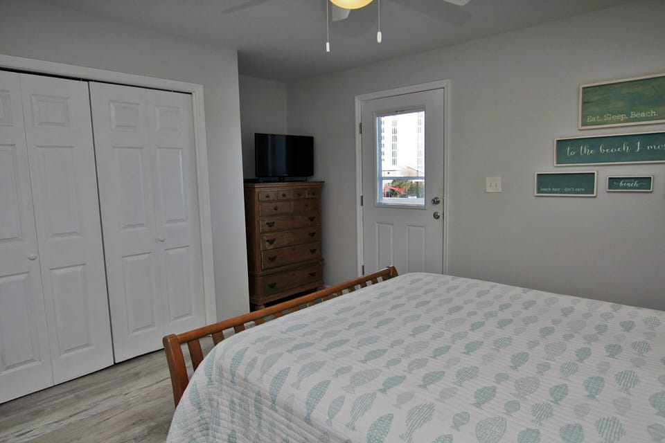 Summerhouse West 207B Bedroom 2 with Queen Bed