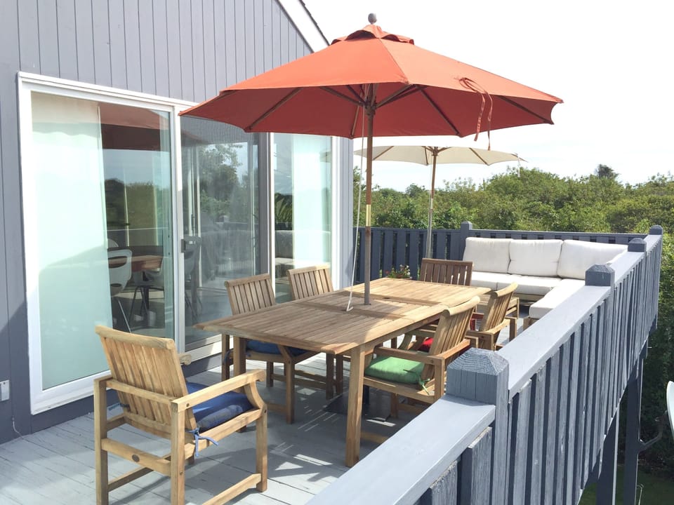 Stunning Deck w/ Ocean and Sunset View
