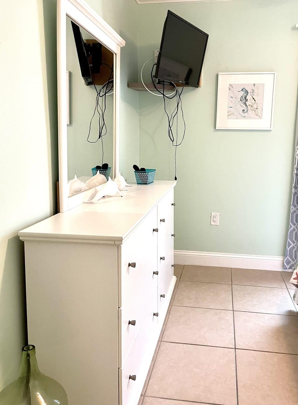 Enjoy your vacation in the clean & sanitized bed rooms including queen size beds