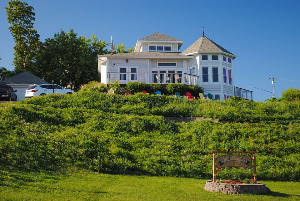 The Pilot House, downtown Bayfield, WI 2nd Level Crows Nest  884138