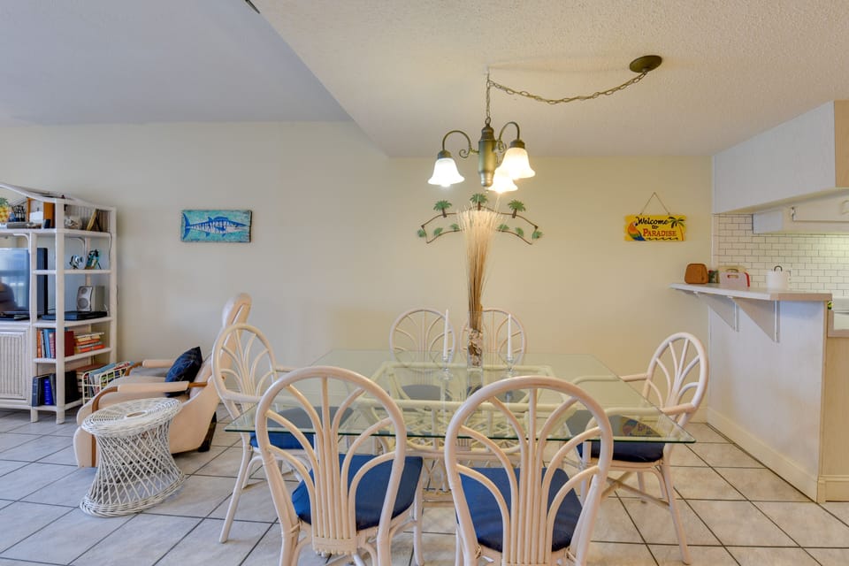 Dining Table | Dishware Provided