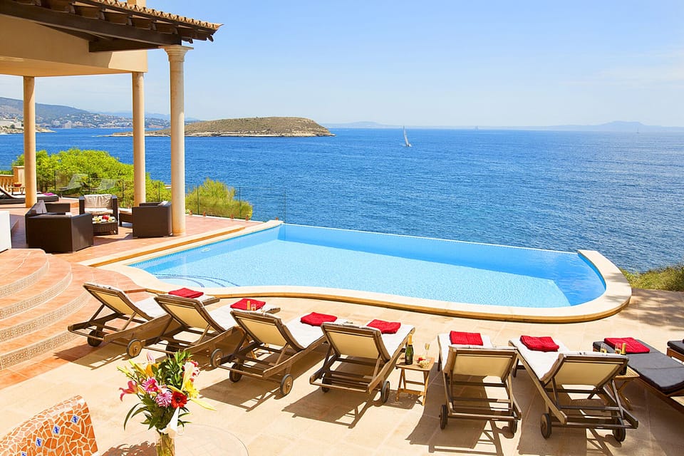 Pool and sea