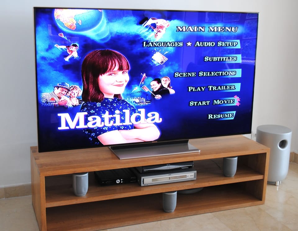 75 inch top of the range TV with Denon home cinema and SKY and German TV