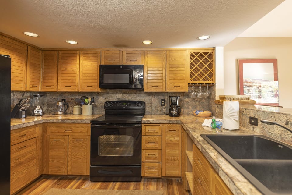 Full kitchen.