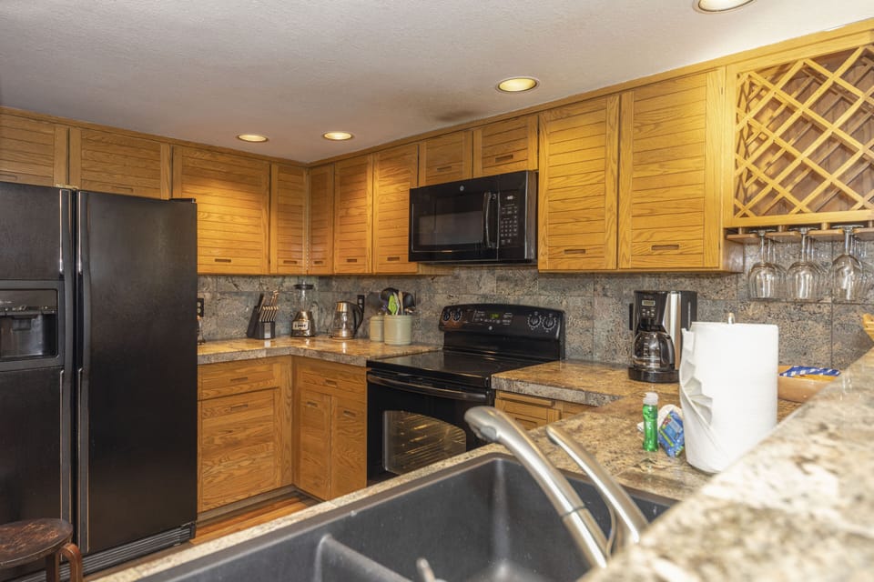 Full kitchen.