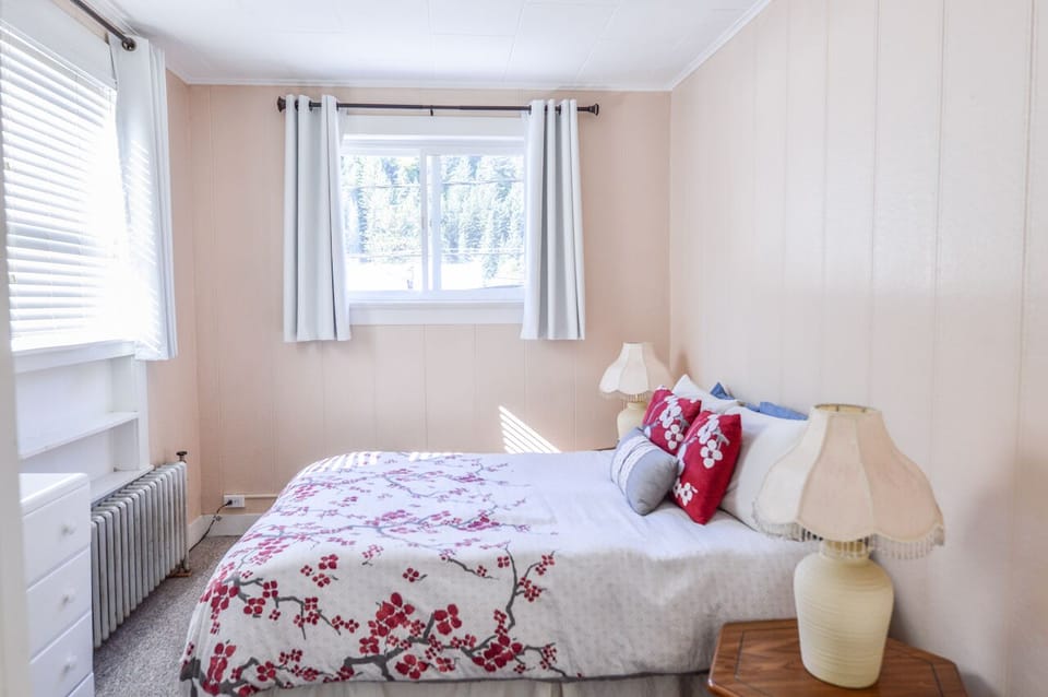 Queen bed in sleeping area