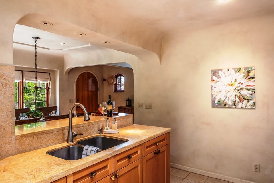 Fully Equipped Gourmet Kitchen