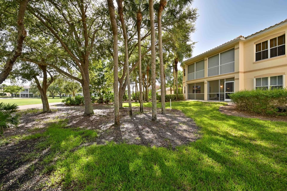 SW4-105 - View to the screened in patio with golf course view