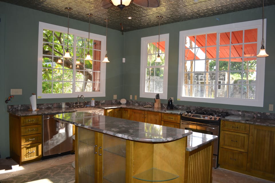 Large 20ft. x 20ft. kichen with center island bar.