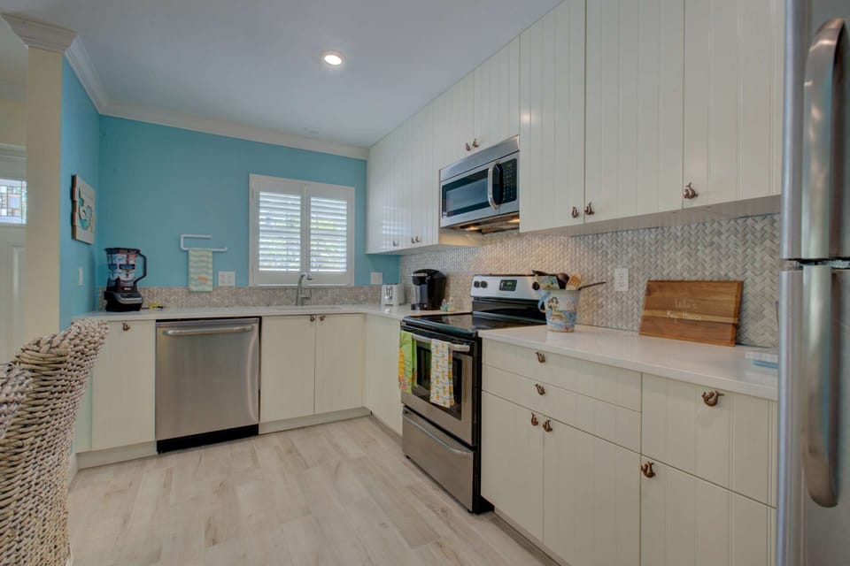 New kitchen with stainless appliances plenty of cabinet space.  Look at those adorable mermaid door knobs!