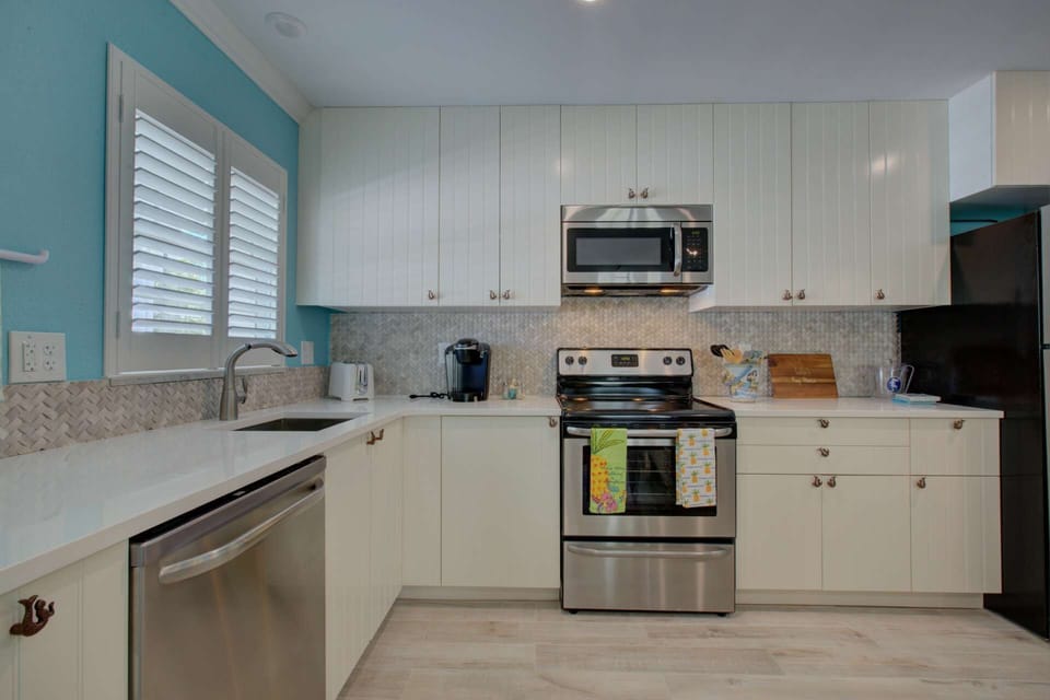Good size kitchen for the chef in the family.  Stocked with everything you need, just add food!