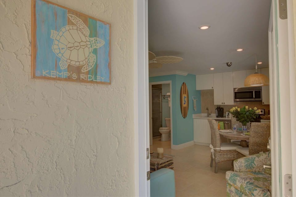 Enter Kemp's Ridley one bedroom, one bath fully furnished, renovated and good to go!