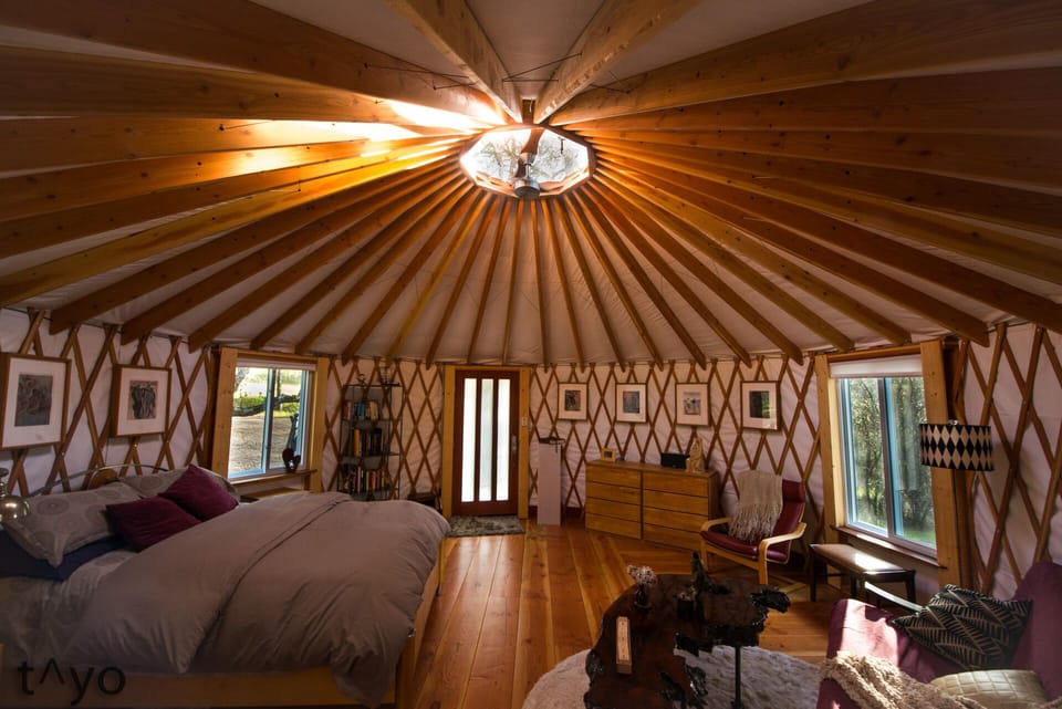 Sleep in the round/cozy beautiful Yurt