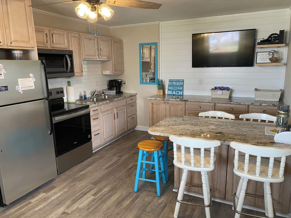 Full kitchen