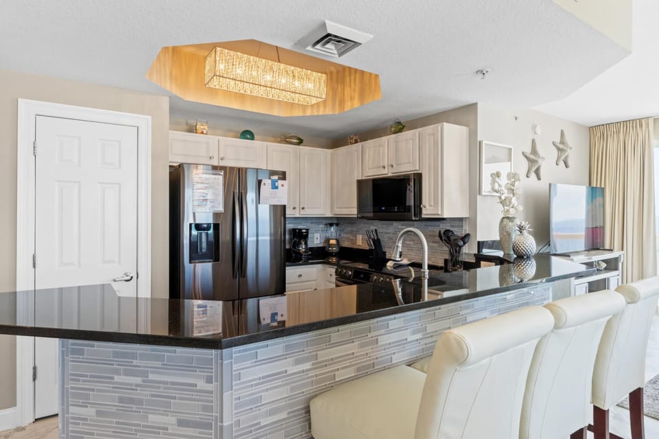 Kitchen with Breakfast Bar