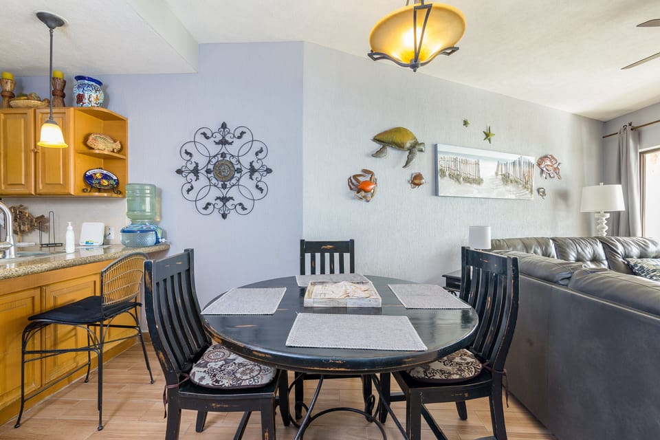 Eating Area For 6
