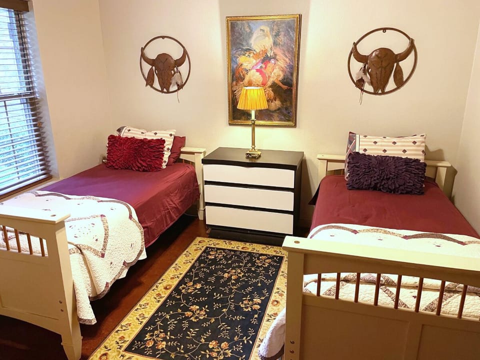 BR 2 with two single beds

