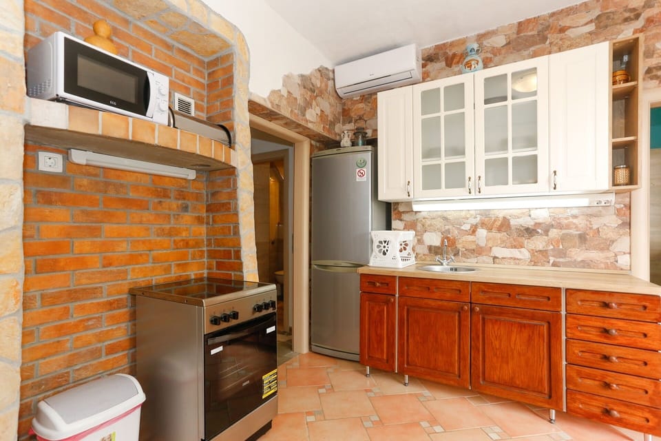 Kitchen 1