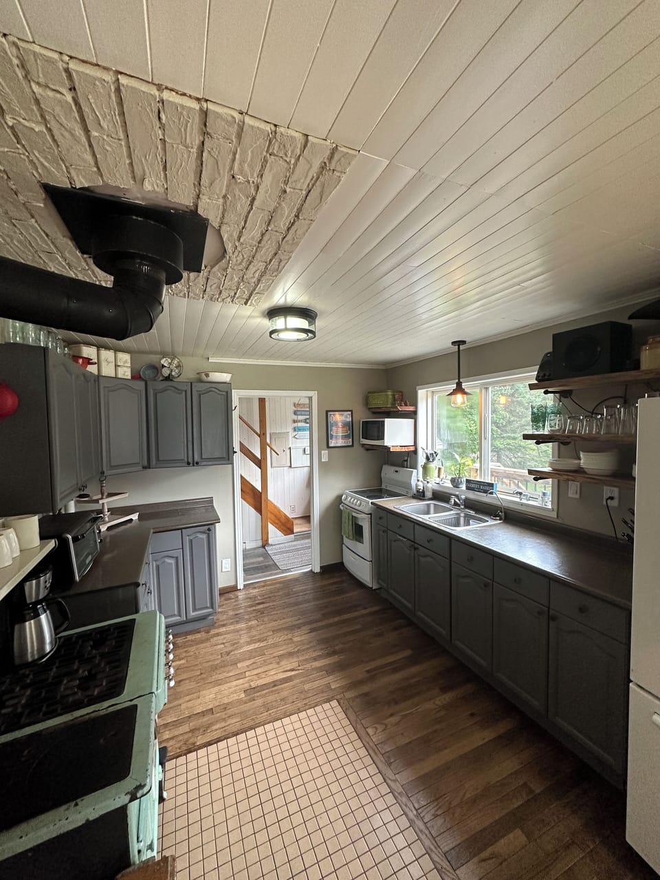 Open concept, fully equipt kitchen.
